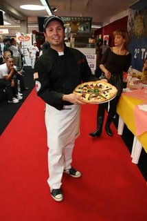 Tony Gemignani dispalys his award winning pizza